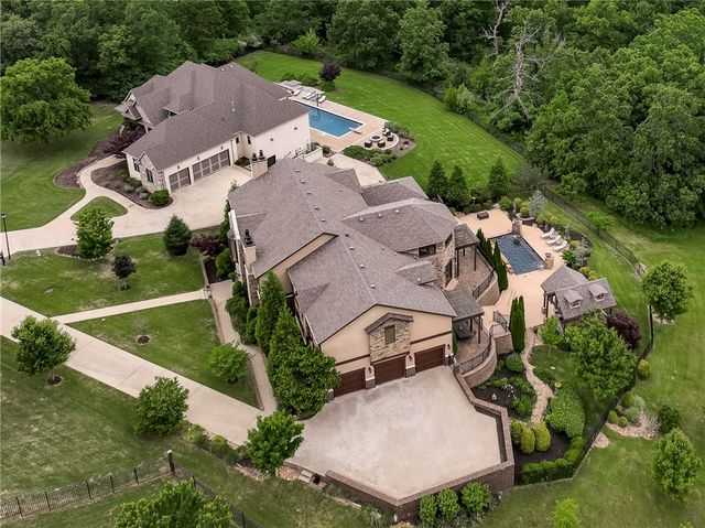 3800 W Norwood Place, Fayetteville, AR 72704