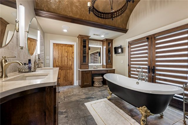 3800 W Norwood Place, Fayetteville, AR 72704