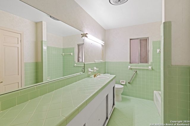 6268 Highway 27, Center Point, TX 78010