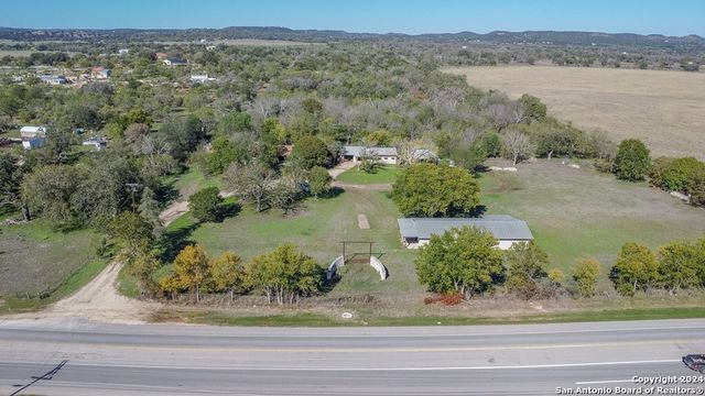 6268 Highway 27, Center Point, TX 78010