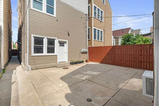 2539 S Sawyer Avenue, Chicago, IL 60623