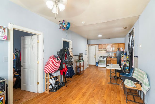 2539 S Sawyer Avenue, Chicago, IL 60623