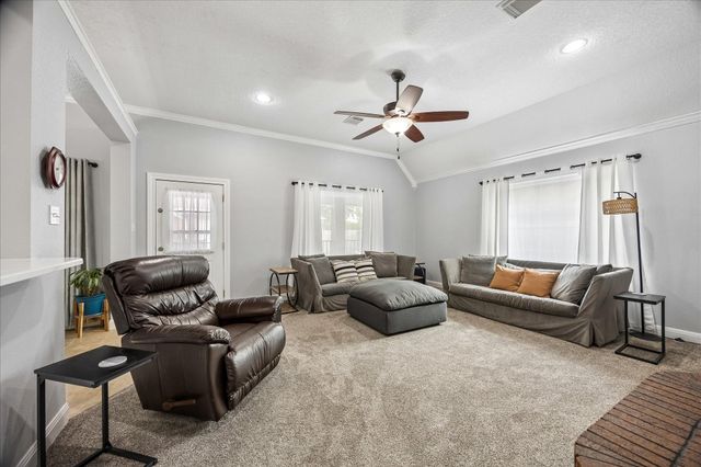 202 W Larkspur Drive, Alvin, TX 77511