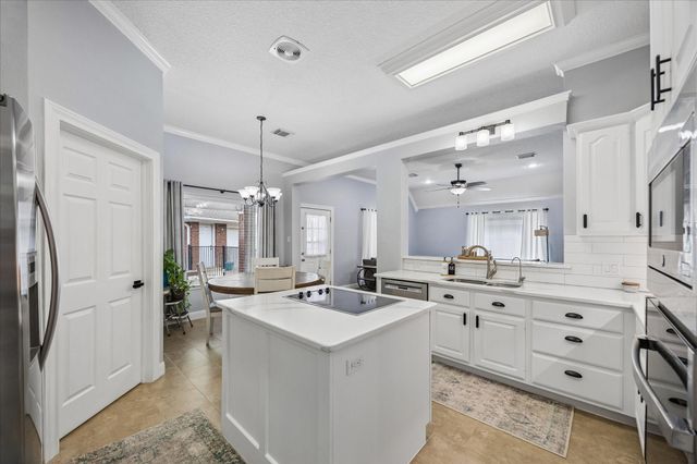 202 W Larkspur Drive, Alvin, TX 77511