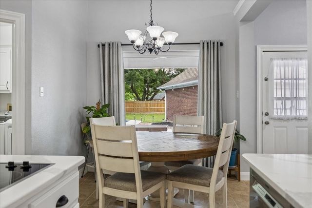 202 W Larkspur Drive, Alvin, TX 77511