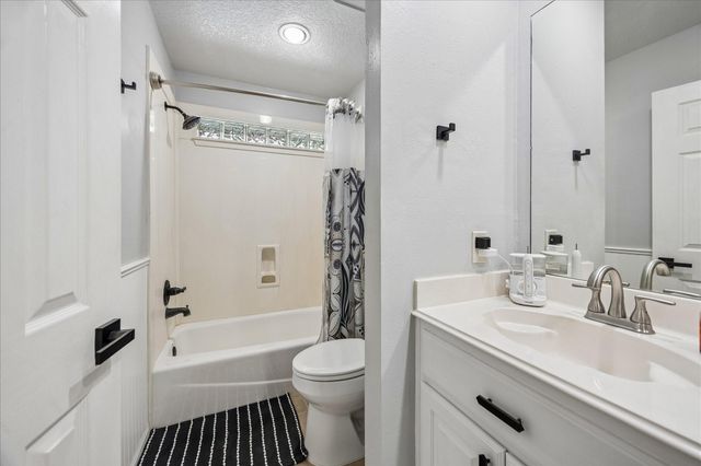 202 W Larkspur Drive, Alvin, TX 77511