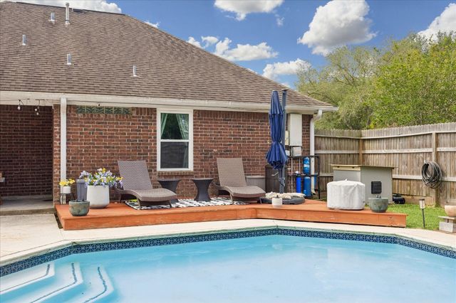 202 W Larkspur Drive, Alvin, TX 77511