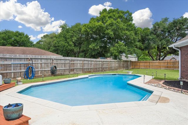 202 W Larkspur Drive, Alvin, TX 77511