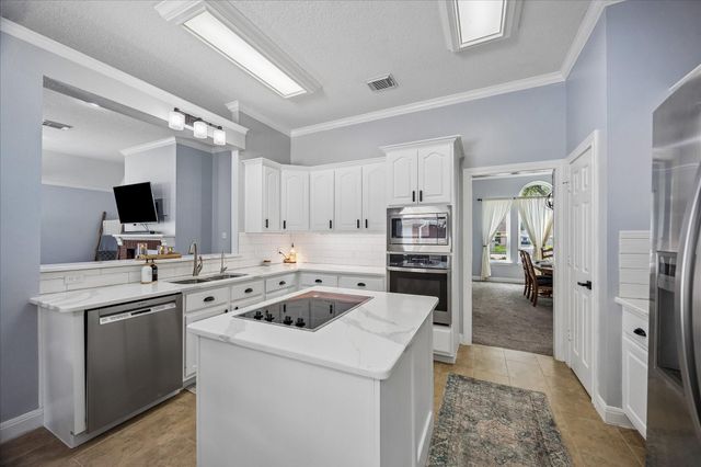 202 W Larkspur Drive, Alvin, TX 77511