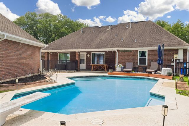 202 W Larkspur Drive, Alvin, TX 77511