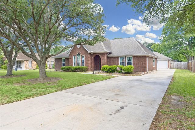 202 W Larkspur Drive, Alvin, TX 77511