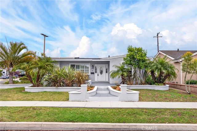 3616 N Bellflower Boulevard, Long Beach, CA 90808