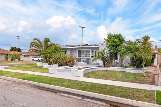3616 N Bellflower Boulevard, Long Beach, CA 90808