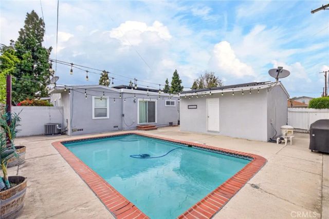 3616 N Bellflower Boulevard, Long Beach, CA 90808
