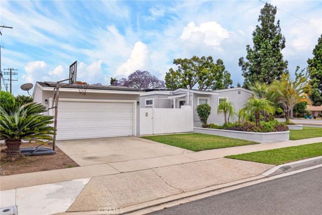 3616 N Bellflower Boulevard, Long Beach, CA 90808