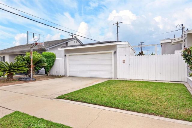 3616 N Bellflower Boulevard, Long Beach, CA 90808