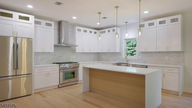 941 Beverly Dr, Westfield Town, NJ 07090