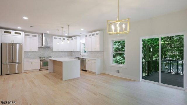 941 Beverly Dr, Westfield Town, NJ 07090