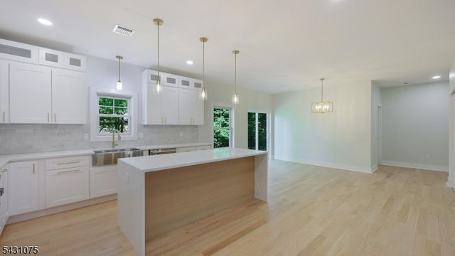 941 Beverly Dr, Westfield Town, NJ 07090