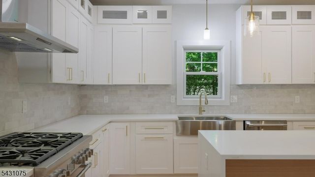 941 Beverly Dr, Westfield Town, NJ 07090