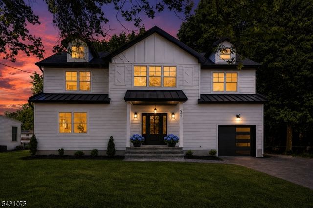 941 Beverly Dr, Westfield Town, NJ 07090