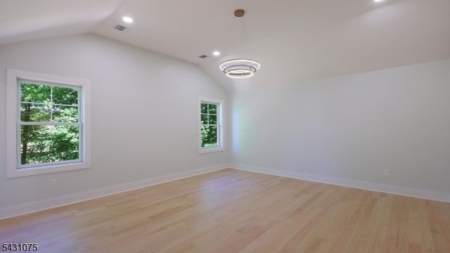 941 Beverly Dr, Westfield Town, NJ 07090