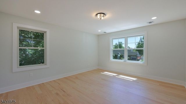941 Beverly Dr, Westfield Town, NJ 07090
