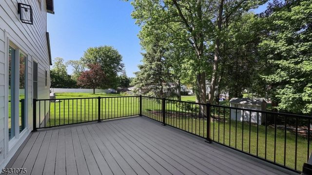 941 Beverly Dr, Westfield Town, NJ 07090