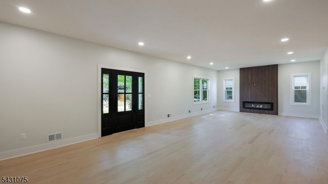 941 Beverly Dr, Westfield Town, NJ 07090