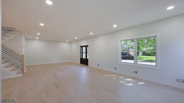 941 Beverly Dr, Westfield Town, NJ 07090