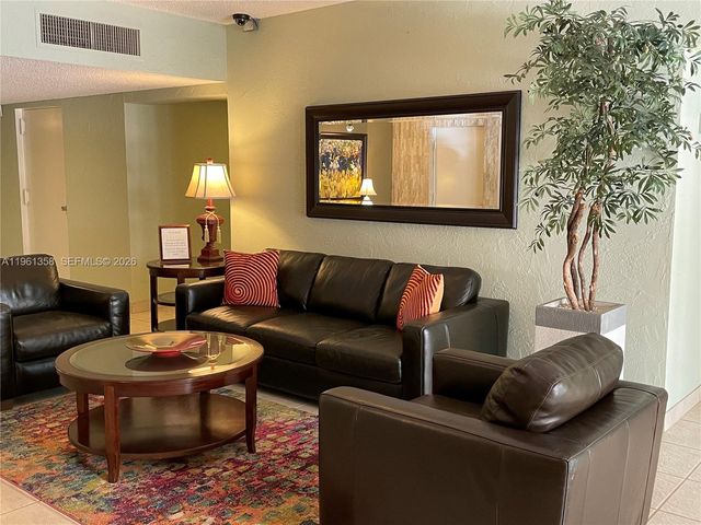 805 Cypress Blvd 205, Pompano Beach, FL 33069