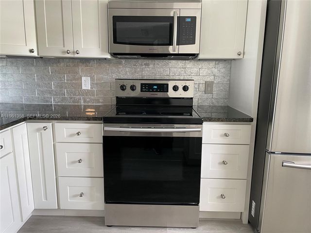 805 Cypress Blvd 205, Pompano Beach, FL 33069