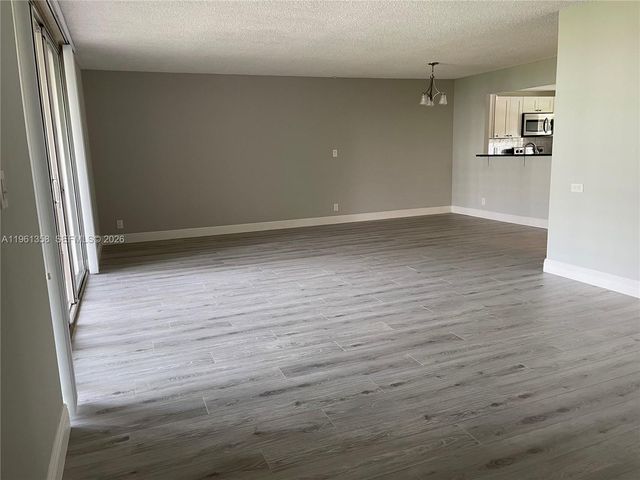 805 Cypress Blvd 205, Pompano Beach, FL 33069