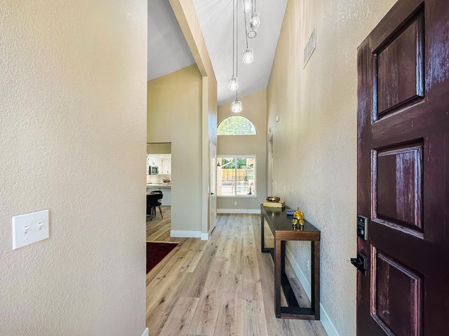 126 Kelly Court, Clovis, CA 93611