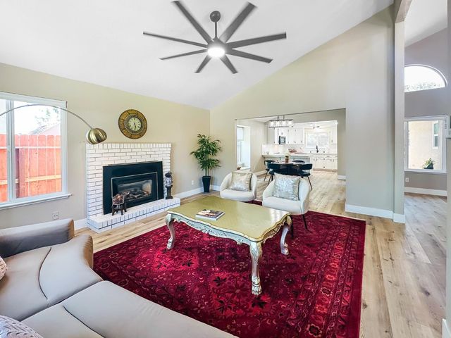 126 Kelly Court, Clovis, CA 93611