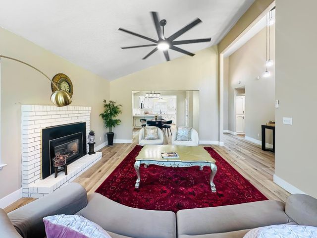 126 Kelly Court, Clovis, CA 93611