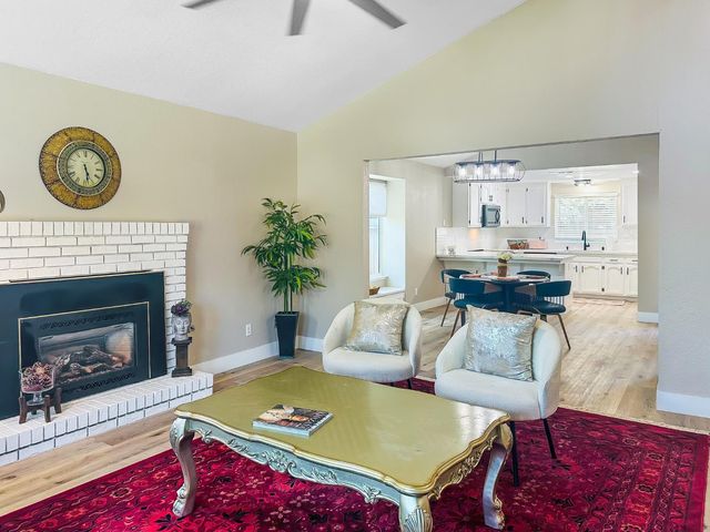 126 Kelly Court, Clovis, CA 93611