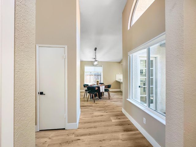 126 Kelly Court, Clovis, CA 93611