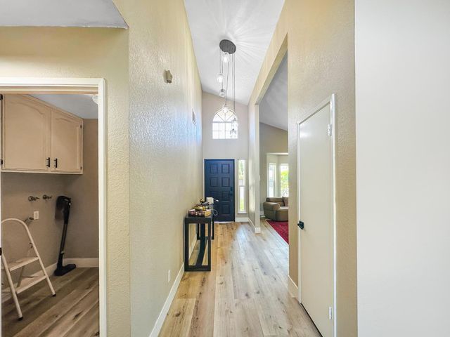 126 Kelly Court, Clovis, CA 93611