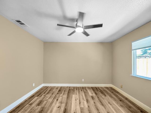 126 Kelly Court, Clovis, CA 93611