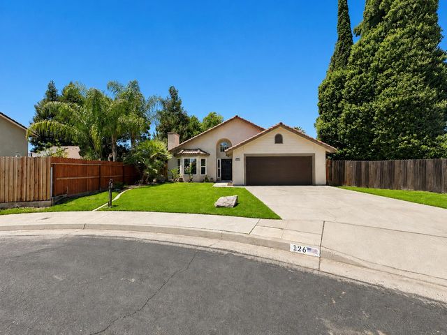 126 Kelly Court, Clovis, CA 93611