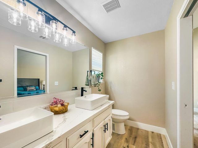 126 Kelly Court, Clovis, CA 93611