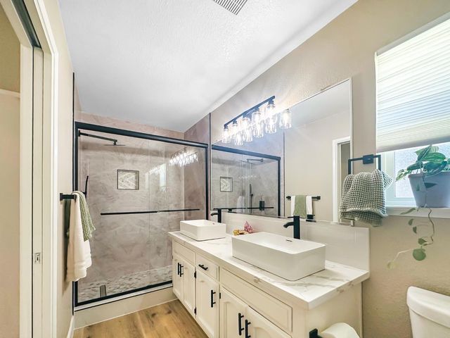 126 Kelly Court, Clovis, CA 93611