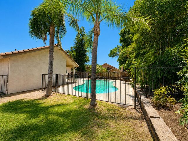 126 Kelly Court, Clovis, CA 93611