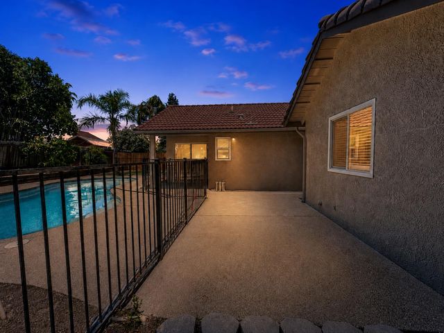126 Kelly Court, Clovis, CA 93611