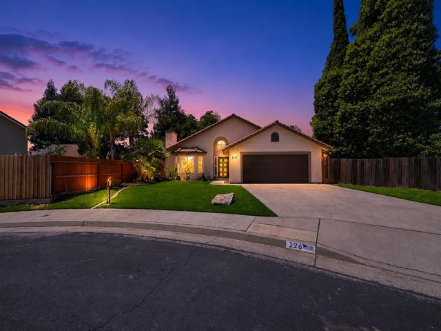126 Kelly Court, Clovis, CA 93611