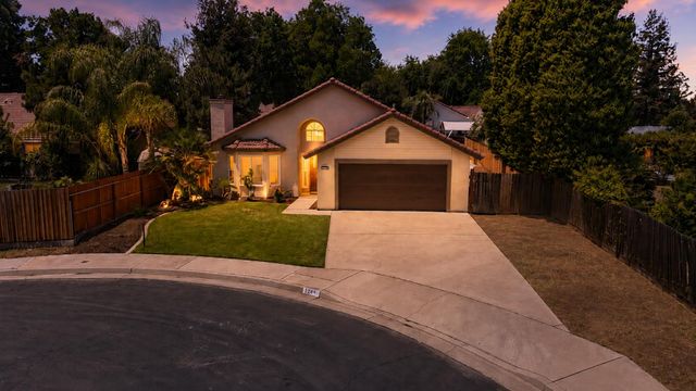 126 Kelly Court, Clovis, CA 93611