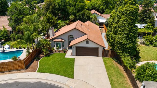 126 Kelly Court, Clovis, CA 93611