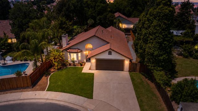 126 Kelly Court, Clovis, CA 93611