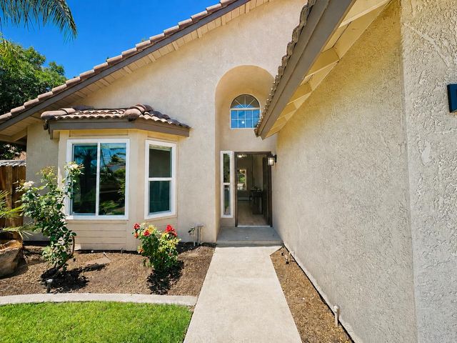 126 Kelly Court, Clovis, CA 93611